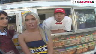 ���इसक्रीम विक्रेता बनाता है में अपने आइसक्रीम वैन