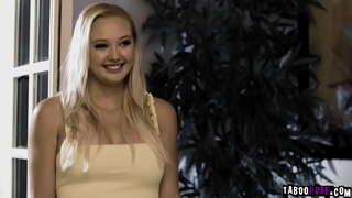 Milf Lauren Phillips i horny teen Paisley Porter na red putuju jašući članici, grizu od ogromne muško meso.