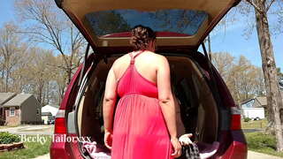 ריזיקאַליש עפנטלעך באַרען אין די דרייוווויי אין ברייט טאָגליכט