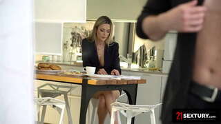 ���ோமானிய செக்ஸ் நேசிக்கிறார் ஒரு நல்ல Assfucking தொடங்க அவள் நாள்