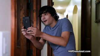 Horny i roto i te ua, whero hohonu i runga i te moenga