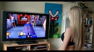 Χωρίς αμαρτία πουλί απολαμβάνοντας