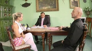 Mbili horny walimu kuwaadhibu naughty chuo babe Mia Leone na kubwa juggers