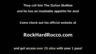 Ludder stepteen ønsker å være som henne stepmom,de begynner å kysse og slikke hverandres fitte.Plutselig hennes stepdad kommer,i stedet for å bli sint han lar dem suge halsen hans store kuk.I retur han fucks stepteens fitte og koner tight ass svart kjører guys crazy.